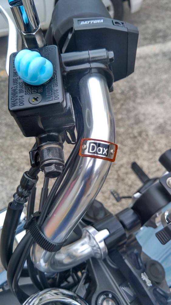 Dax125-nameplate