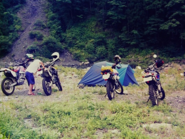 バイクでキャンプ